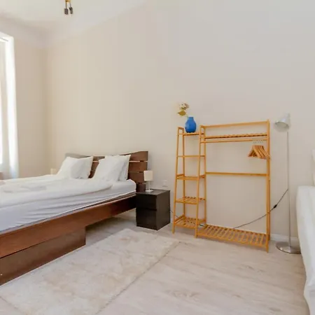 Dohany Str Downtown Апартаменты